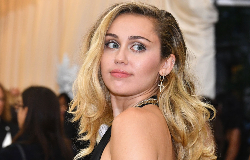 Miley Cyrus' Blue Hair: A Look Back at Her Most Iconic Hair Moments - wide 8