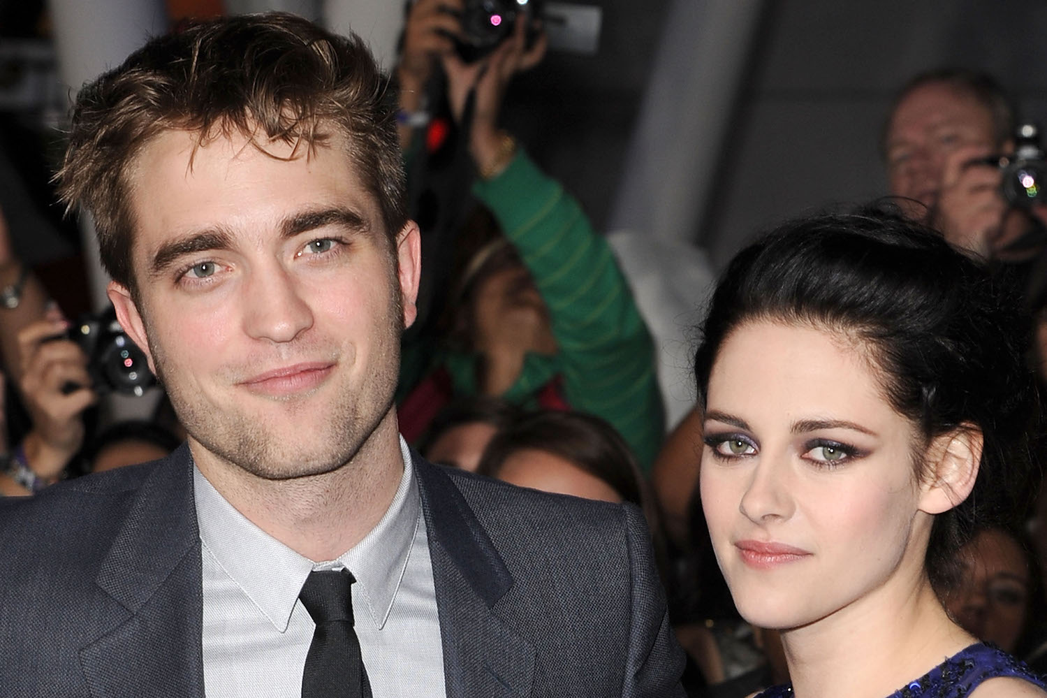 Robert Pattinson praises ex-girlfriend Kristen Stewart. kind of.