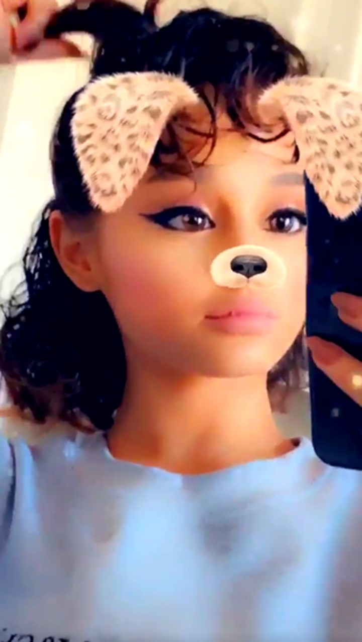 Ariana Grande natural hair extremely curly 2020 | Girlfriend